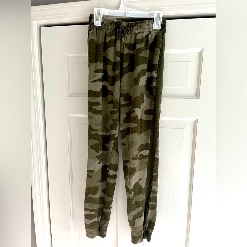 PINK Victoria’s Secret XS Camo Joggers